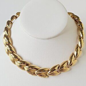 Vintage Napier Gold Tone Textured Chunky Leaf Link Heavy Collar Necklace 17 in